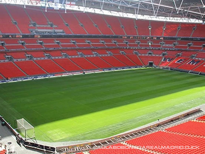 Kích thước sân bóng đá ngoại hạng anh – Sân bóng Wembley